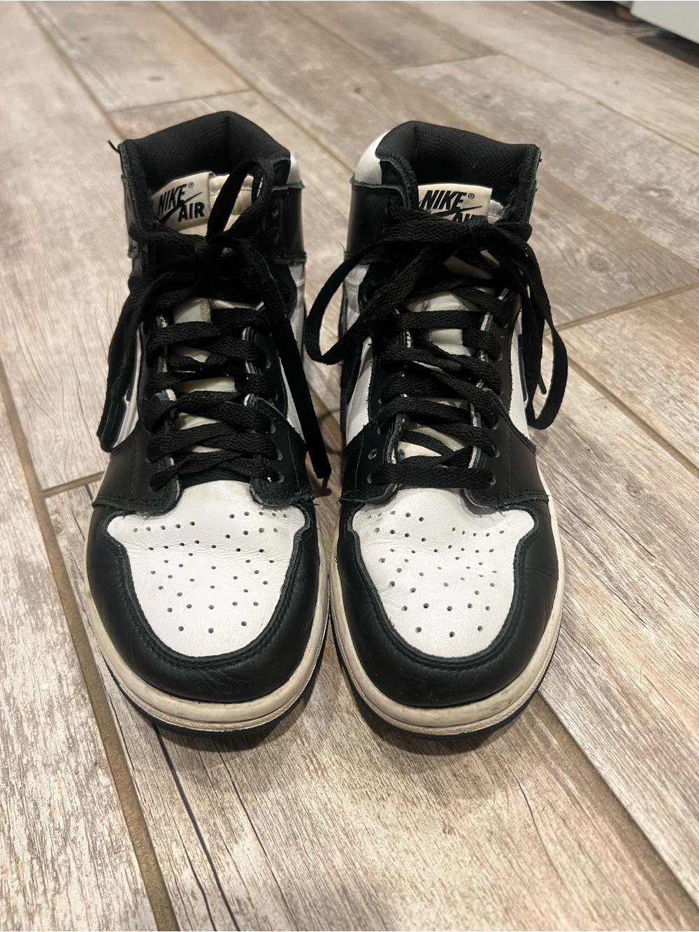 Nike Jordan 1 Retro High-Top Sneakers